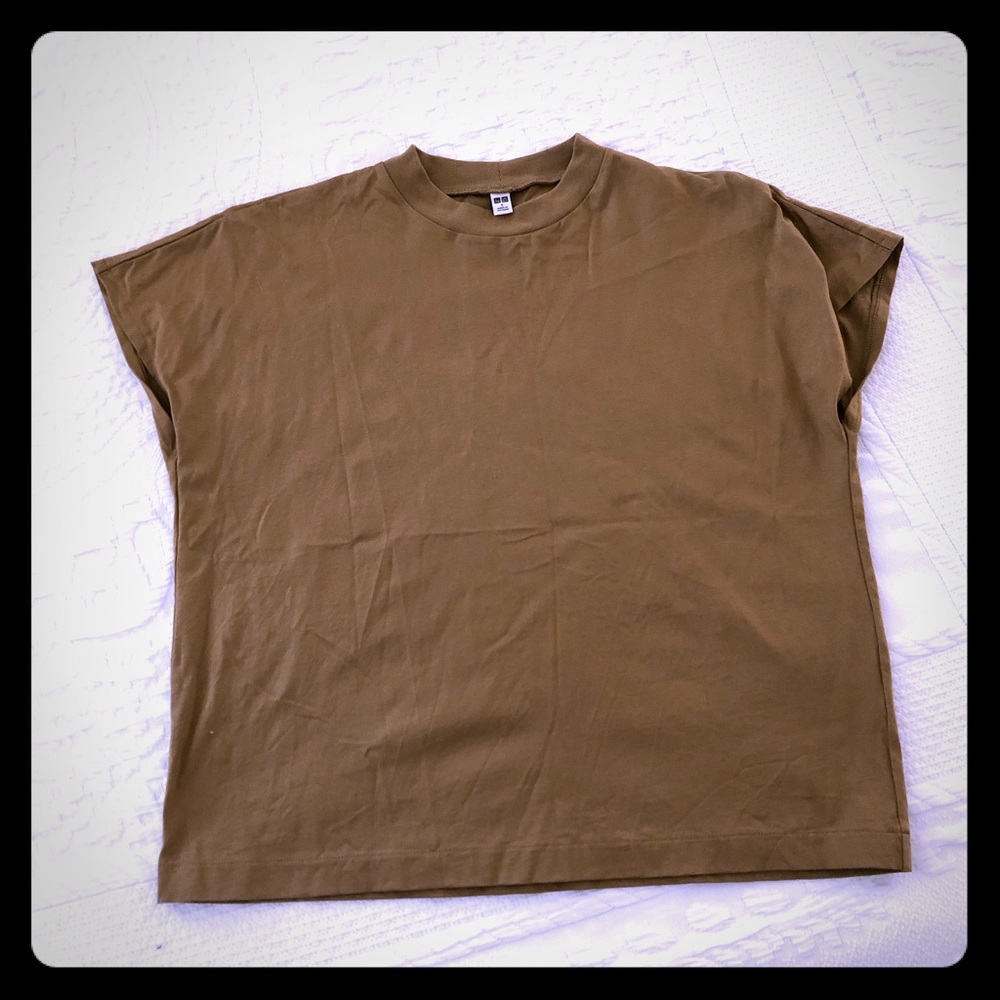 Uniqlo crop tee